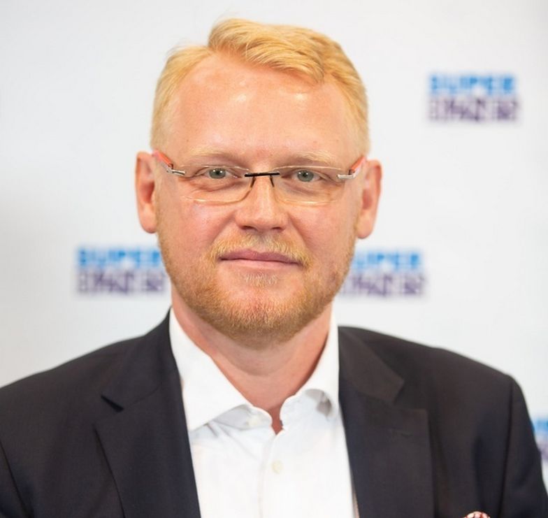 Powodem zmiany miały być pieniądze, ale i różnice zdań z szefową resortu