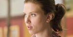 Scarlett Johansson leni się i kupuje