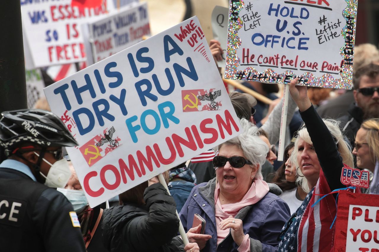 Protest przeciwko restrykcjom związanym z pandemią koronawirusa 1 maja w Chicago (fot. Scott Olson/Getty Images)