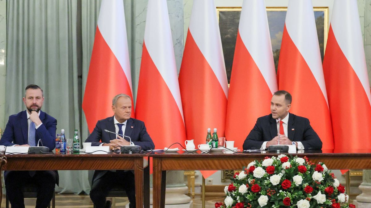 Posiedzenie Rady Gabinetowej
Fot. Wojciech Olkusnik/East News, 27.08.2025. Posiedzenie Rady Gabinetowej w Palacu Prezydenckim w Warszawie. N/z: Wladyslaw Kosiniak-Kamysz, Donald Tusk, Karol Nawrocki
Wojciech Olkusnik