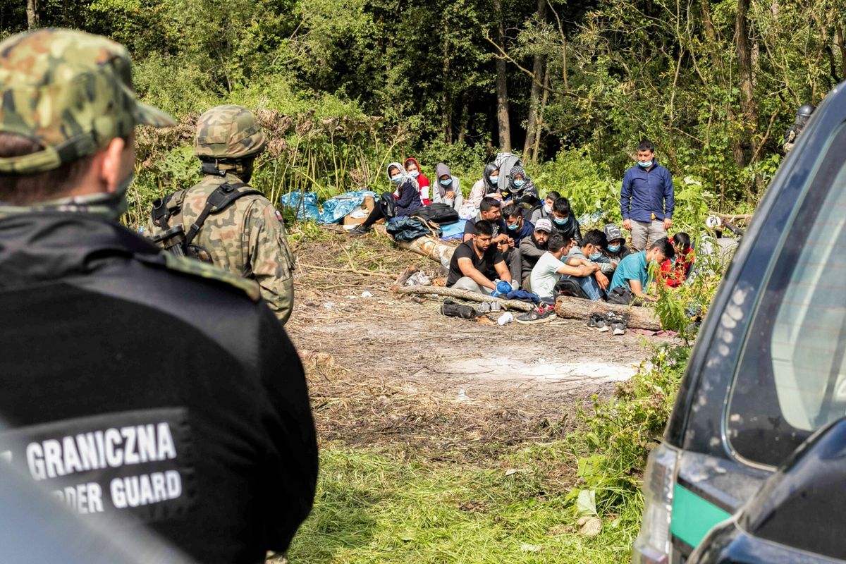MSWiA wysyła SMS-y migrantom. "Wracaj do Mińska!"