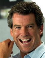 Pierce Brosnan śpiewa "Mamma Mia!"