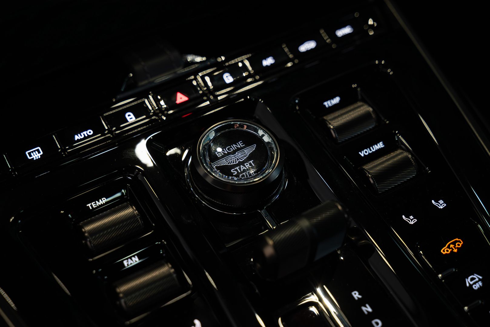 Aston Martin DBX S