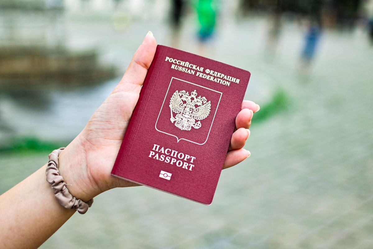 Російський паспорт (Photo Illustration by Adrien Fillon/NurPhoto via Getty Images)