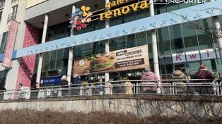 Warszawa: Pożar na parkingu podziemnym. Spalił się motocykl i komórki lokatorskie, a zaczęło się od elektrycznej hulajnogi