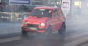 Fiat 126p zatopiony w Wiśle w Bydgoszczy znów widoczny