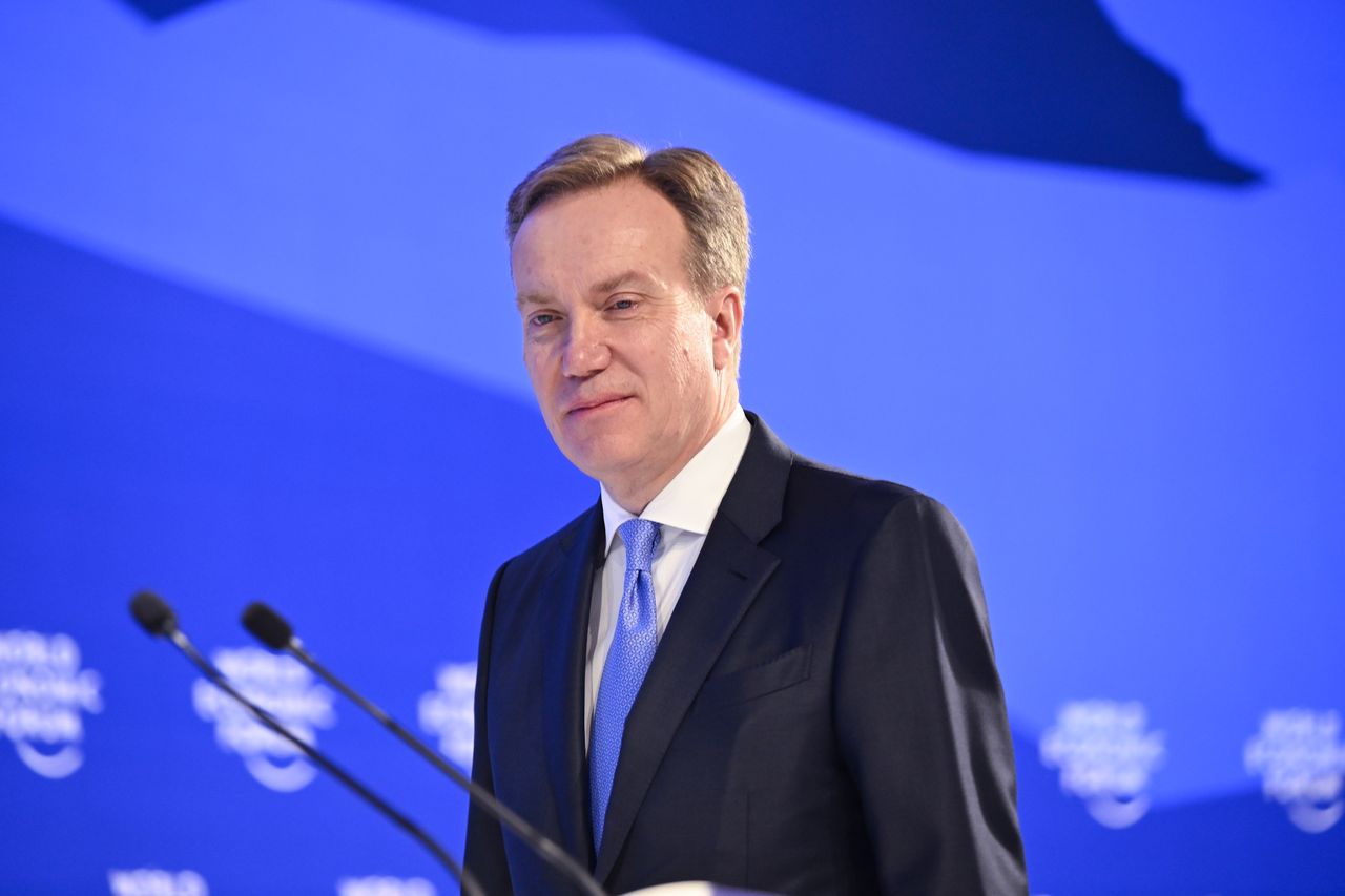 Szef forum w Davos w aktach Epsteina. 120 wiadomości. Będzie podstępowanie