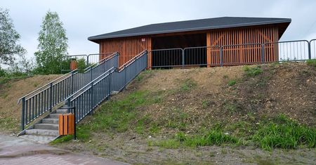 Wandalizm nad Zalewem Zemborzyckim. Policjanci zatrzymali dwóch 15-latków na gorącym uczynku
