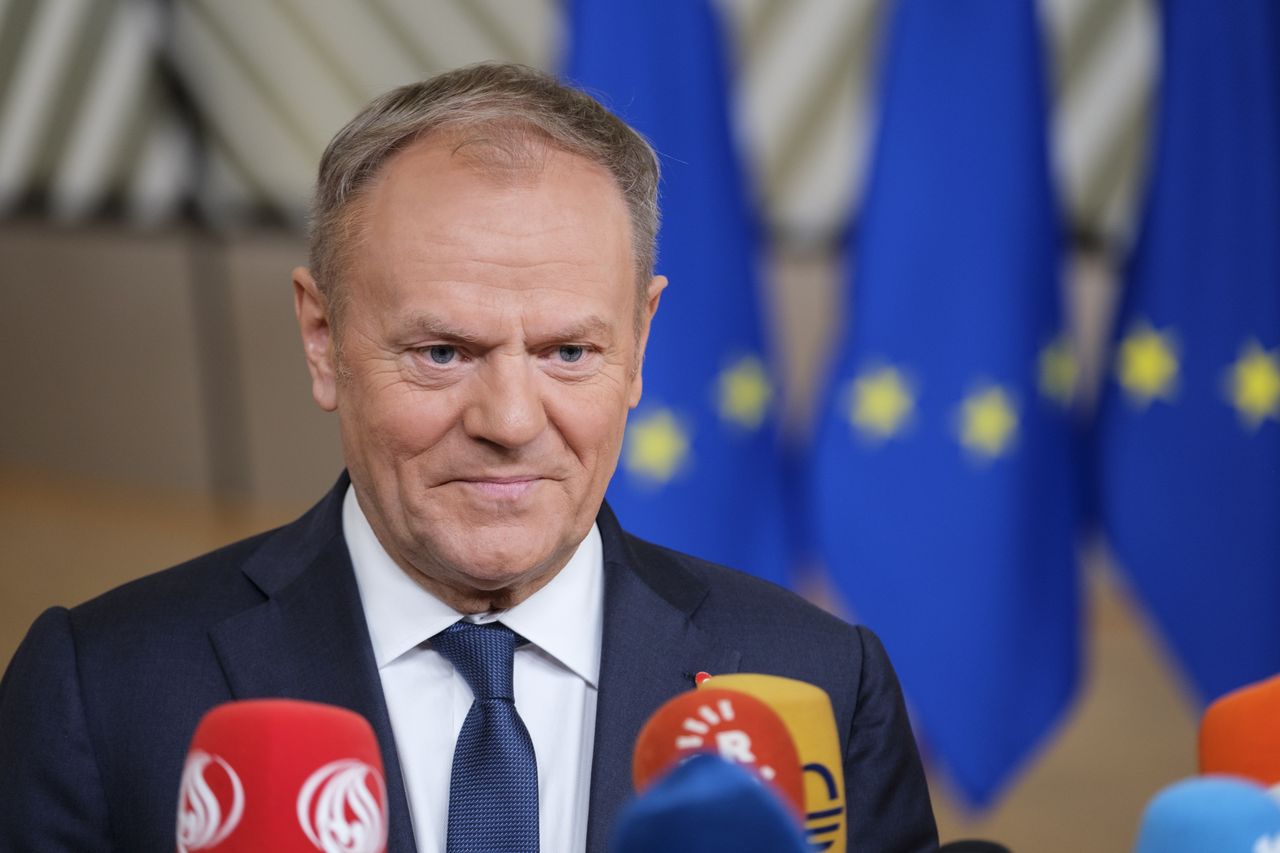 Tusk ws. usunięcia Okrągłego Stołu i PiS. "Polityczne mordobicie trwa w najlepsze"