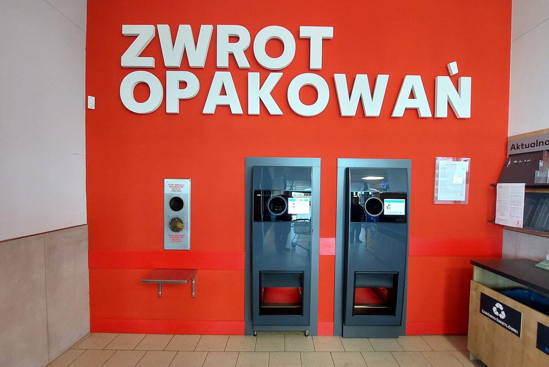 Coraz więcej butelkomatów pojawia się w polskich miastach.