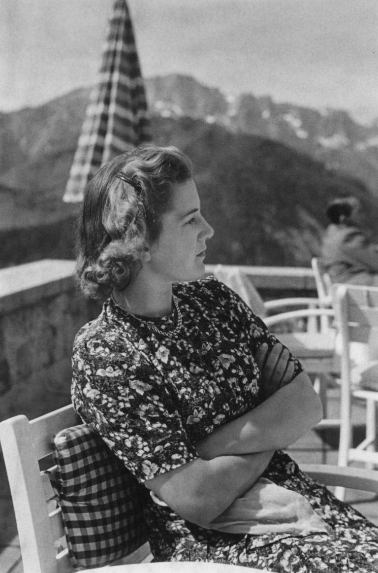 W ostatnich dniach wojny, dziećmi Goebbelsów zajmowała się osobista sekretarka Hitlera