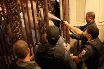 Protesty w Brazylii. Demonstranci wdarli do ratusza