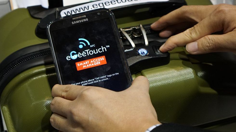 eGeeTouch – pokazane na CES 2015 elektroniczne zamknięcie walizki to świetny przykład zastosowania NFC 1