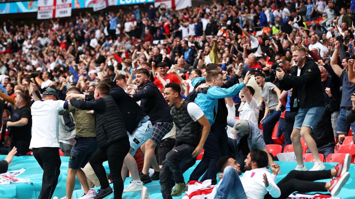angielscy kibice na Wembley podczas Euro 2020