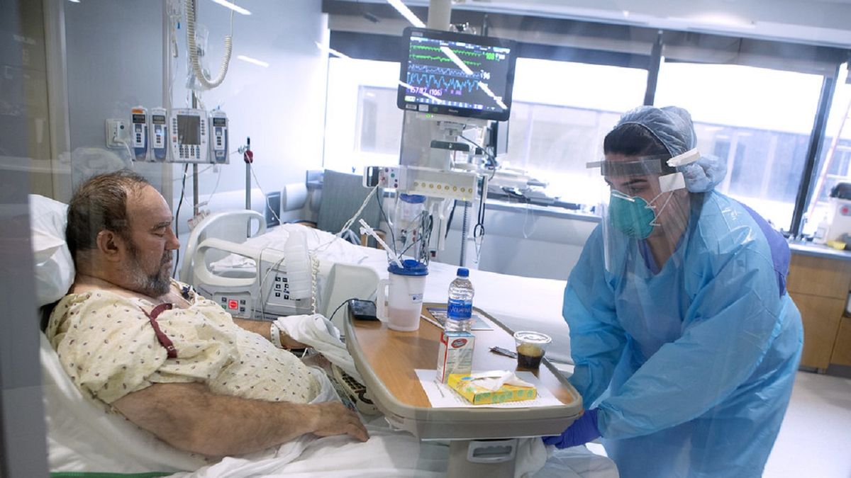 Koronawirus. Jeden na sześciu pacjentów narzeka na problemy żołądkowo-jelitowe