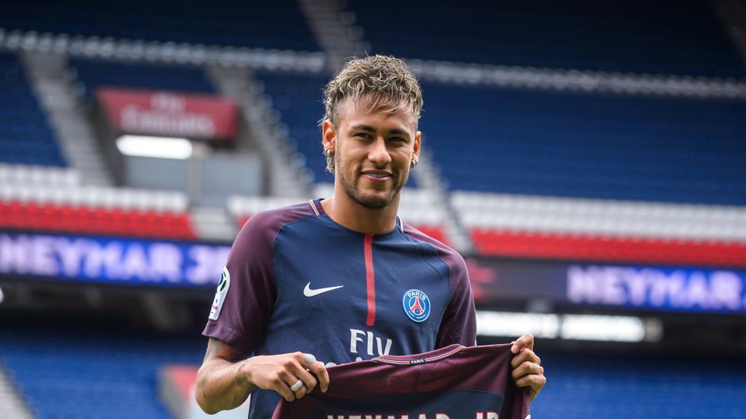 Zdjęcie okładkowe artykułu: PAP/EPA / EPA/CHRISTOPHE PETIT TESSON  / Na zdjęciu: Neymar w barwach PSG