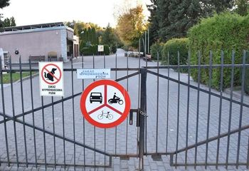 Malbork: Pies na cmentarzu nie łamie prawa. Radni odrzucili skargę