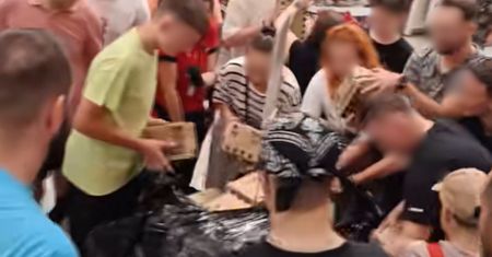 12:00 w Auchan. Ludzie aż się rzucili. Decydowały sekundy