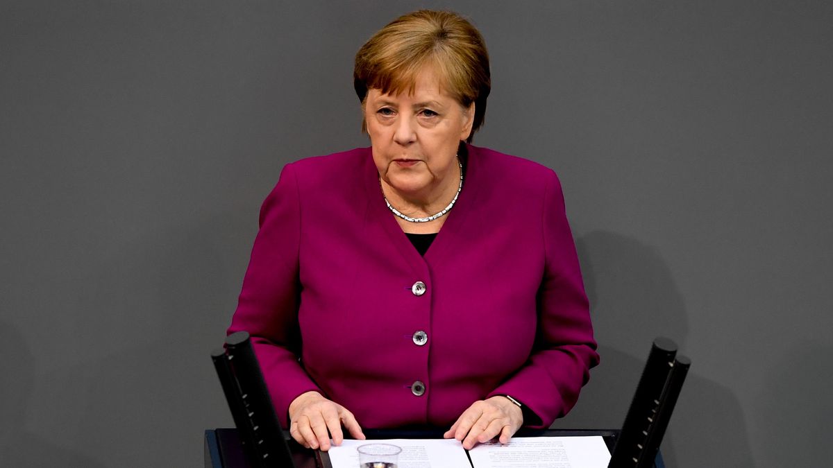 epa08378854 German Chancellor Angela Merkel speaks during a session at the Bundestag Germany's lower house of parliament in Berlin, Germany, 23 April 2020. Merkel discussed about the coronavirus disease (COVID-19) pandemic.  EPA/FILIP SINGER Dostawca: PAP/EPA.