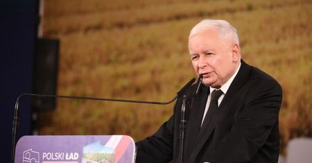 PiS ogłasza "siódemkę dla wsi". Tańsze paliwo, mniej kontroli i łatwiejsze inwestycje