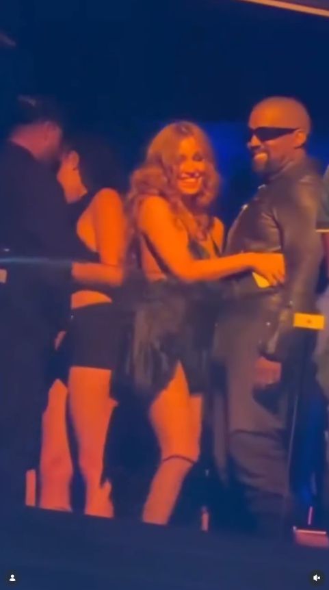 Kanye West i Bianca Censori w klubie