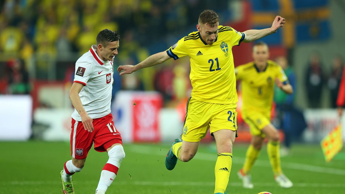 PAP / Łukasz Gągulski / Na zdjęciu od lewej: Sebastian Szymański i Dejan Kulusevski