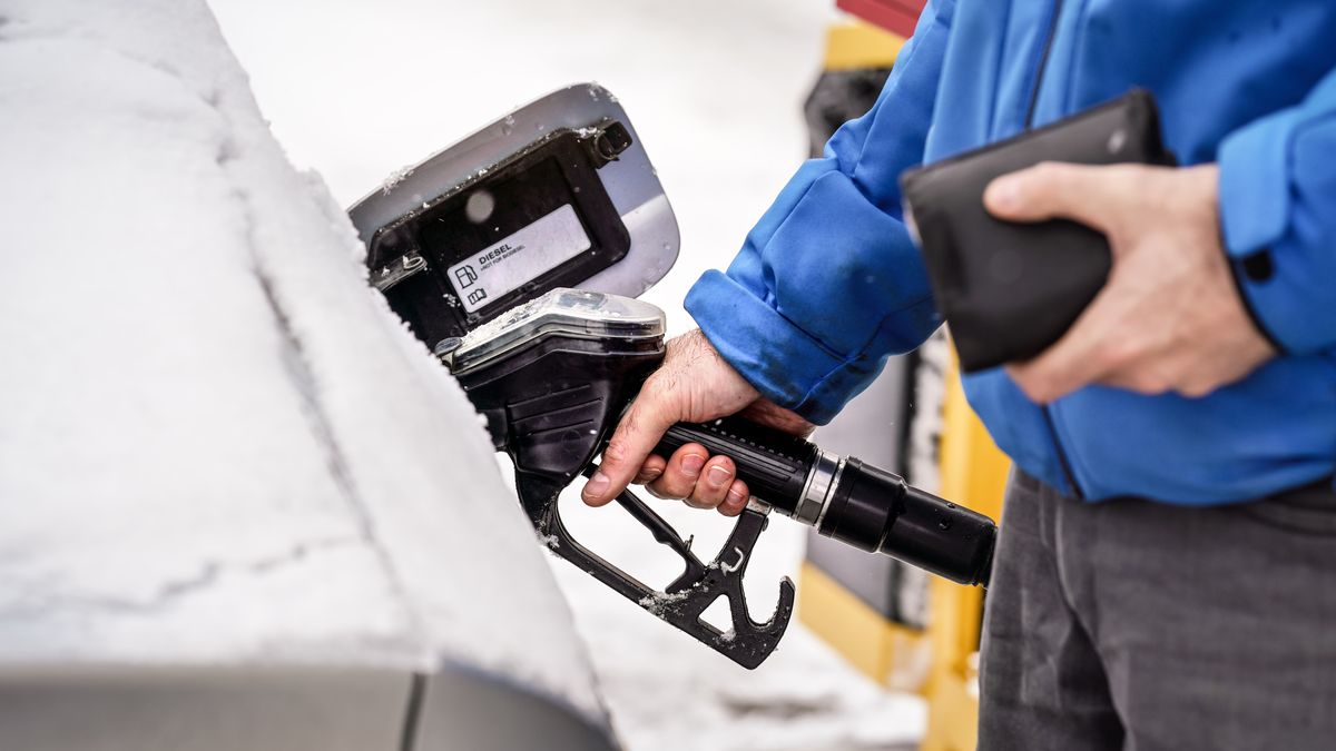 Według eksperta e-petrol.pl zwłaszcza tankujący diesla nie powinni liczyć na obniżki cen paliw przed świętami
