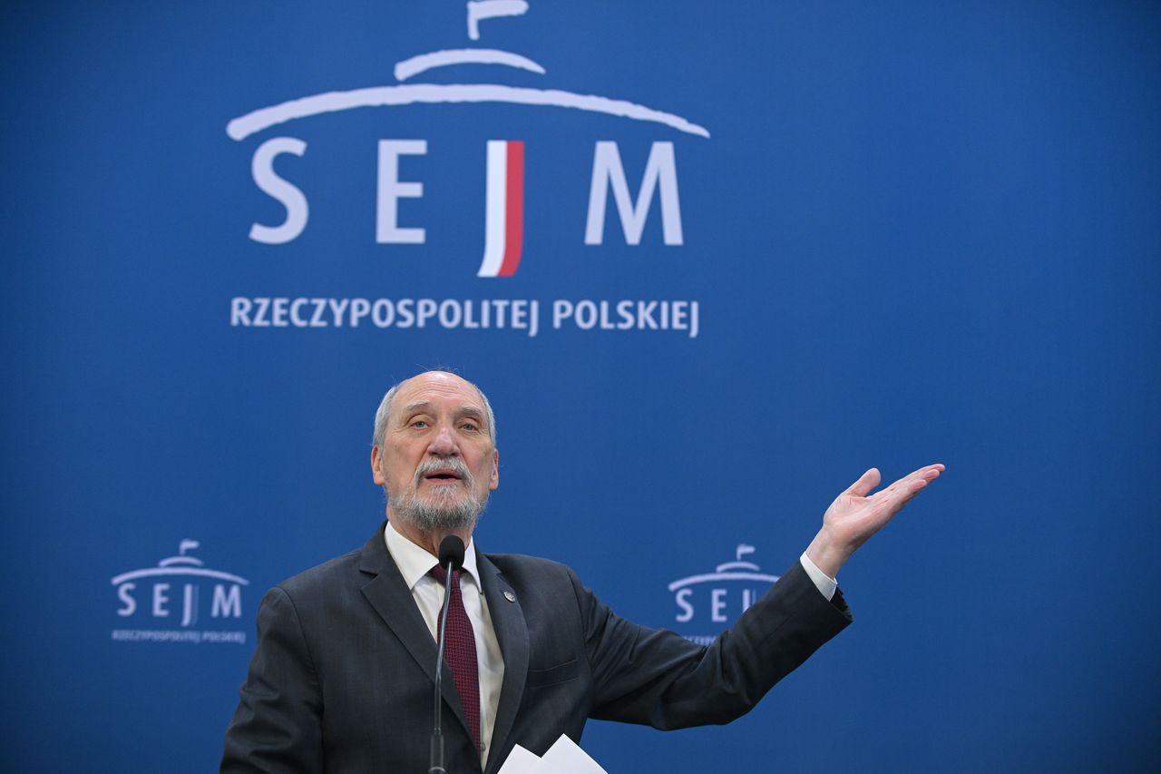 Immunitet Macierewicza. Prokuratura bada sprawę znieważenia kierownictwa SKW