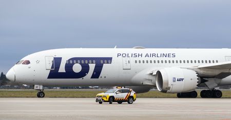 LOT odwołuje rejsy w związku z atakiem Iranu na Izrael