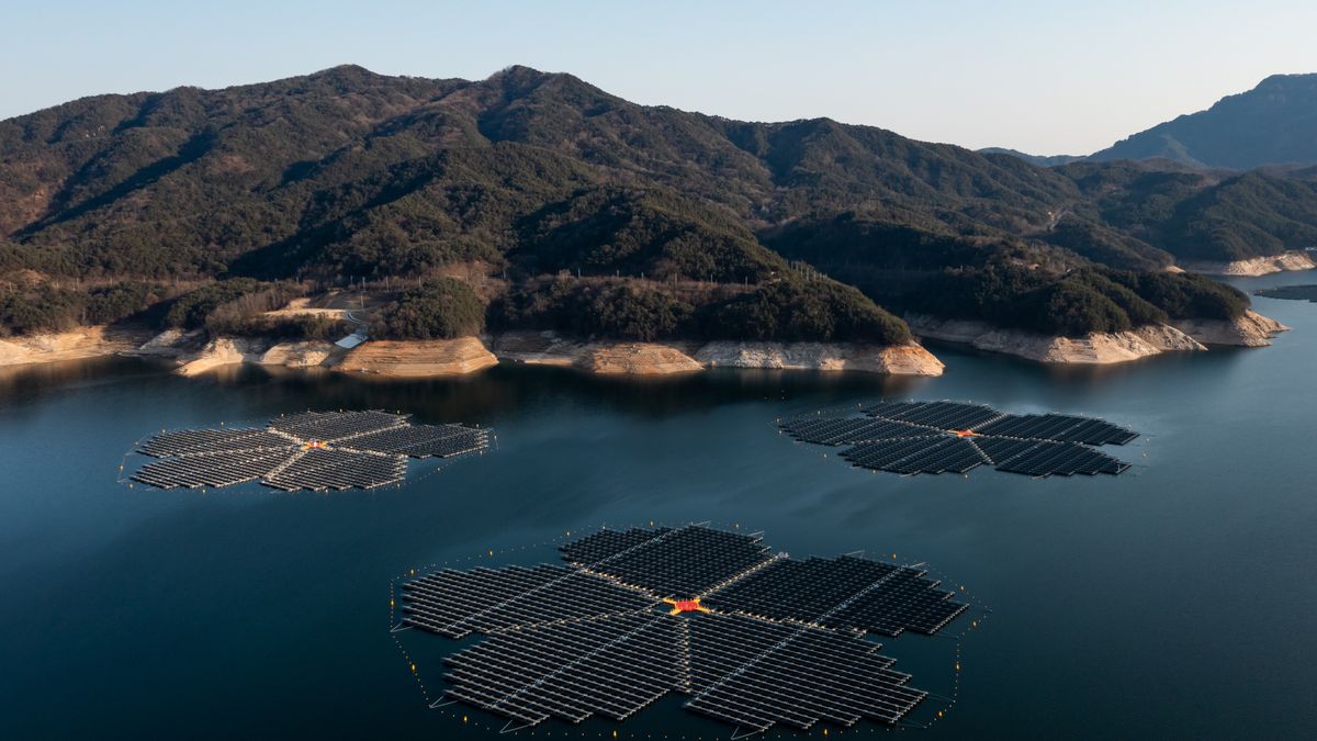 Pływające platformy słoneczne na zbiorniku Hapcheon Dam