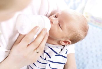 Urlop adopcyjny: co to jest, kiedy przysługuje i jakie prawa mają rodzice?