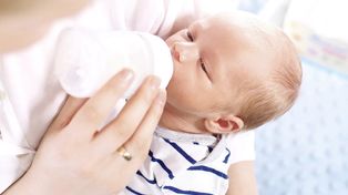 Urlop adopcyjny: co to jest, kiedy przysługuje i jakie prawa mają rodzice?