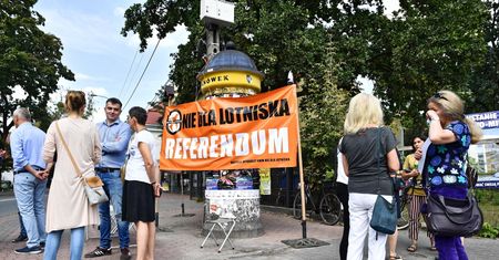 Wielka akcja w Milanówku. Zbierają podpisy przeciw lotnisku
