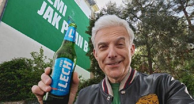 Hubert Urbański reklamuje piwo Lech