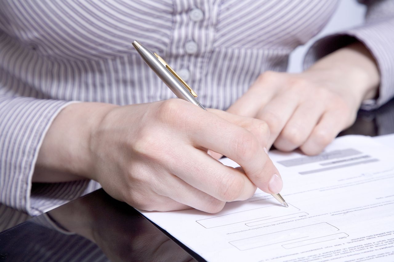 Łączenie umowy o pracę z umową zlecenia – co warto wiedzieć?