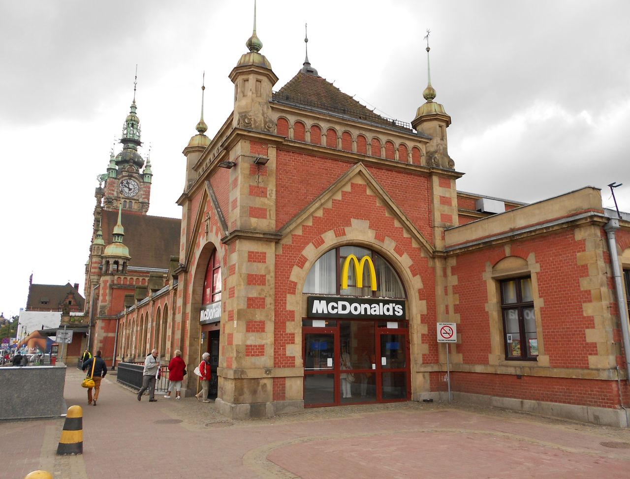 Wielki powrót na gdańskim dworcu. Jeden z pierwszych fast foodów w Polsce