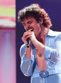 Benson Boone kopiuje Harry'ego Stylesa? Fani mają inne zdanie