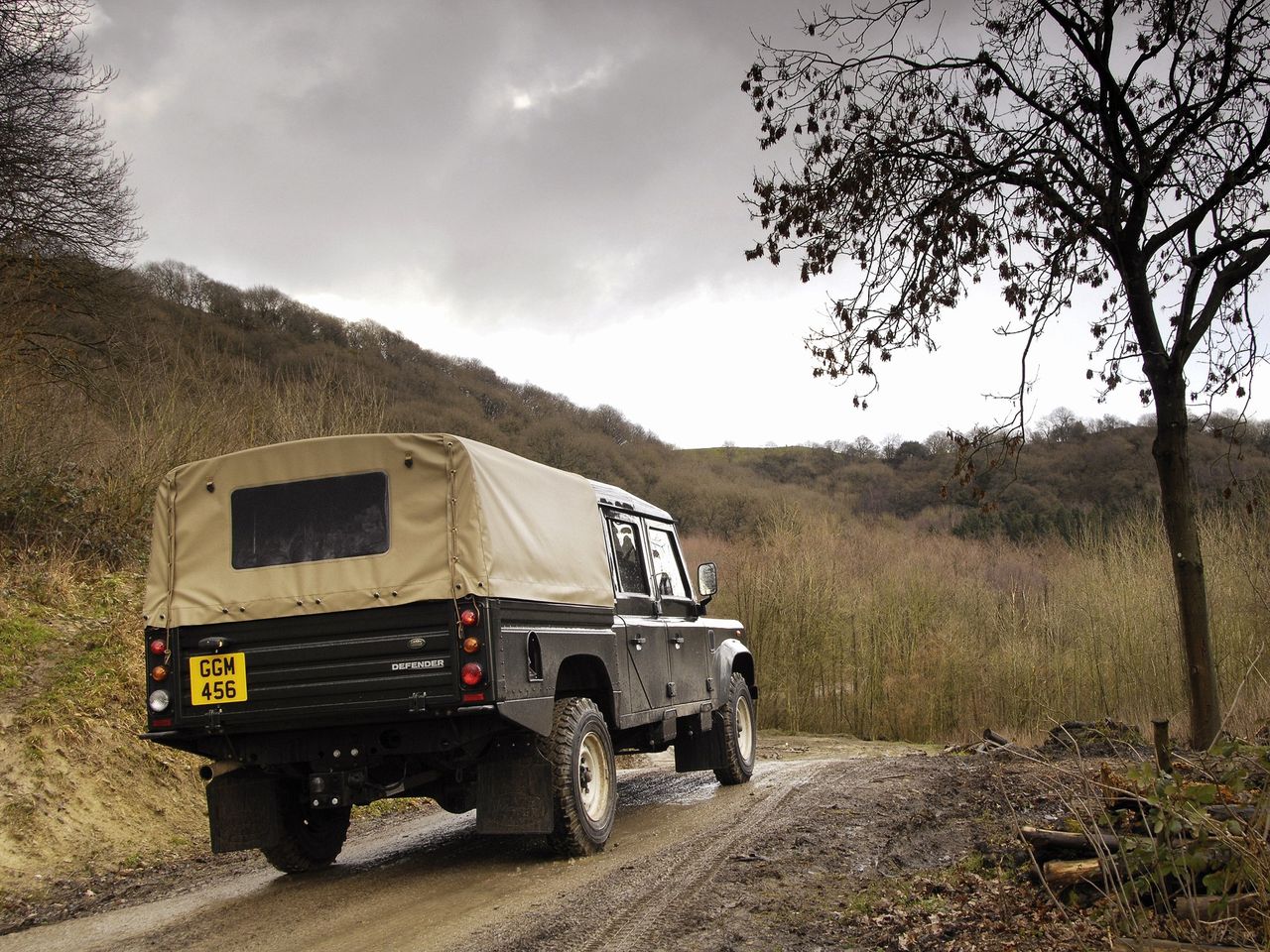 Land Rover Defender 130 Double Cab High Capacity Pickup UK-spec (2007)