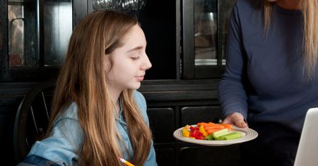 Sięgnij po te produkty, a wiedza lepiej wejdzie do głowy. Idealne przed maturą