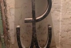 Warszawa. Niezwykłe znalezisko z piwnicy. To znak Polski Walczącej