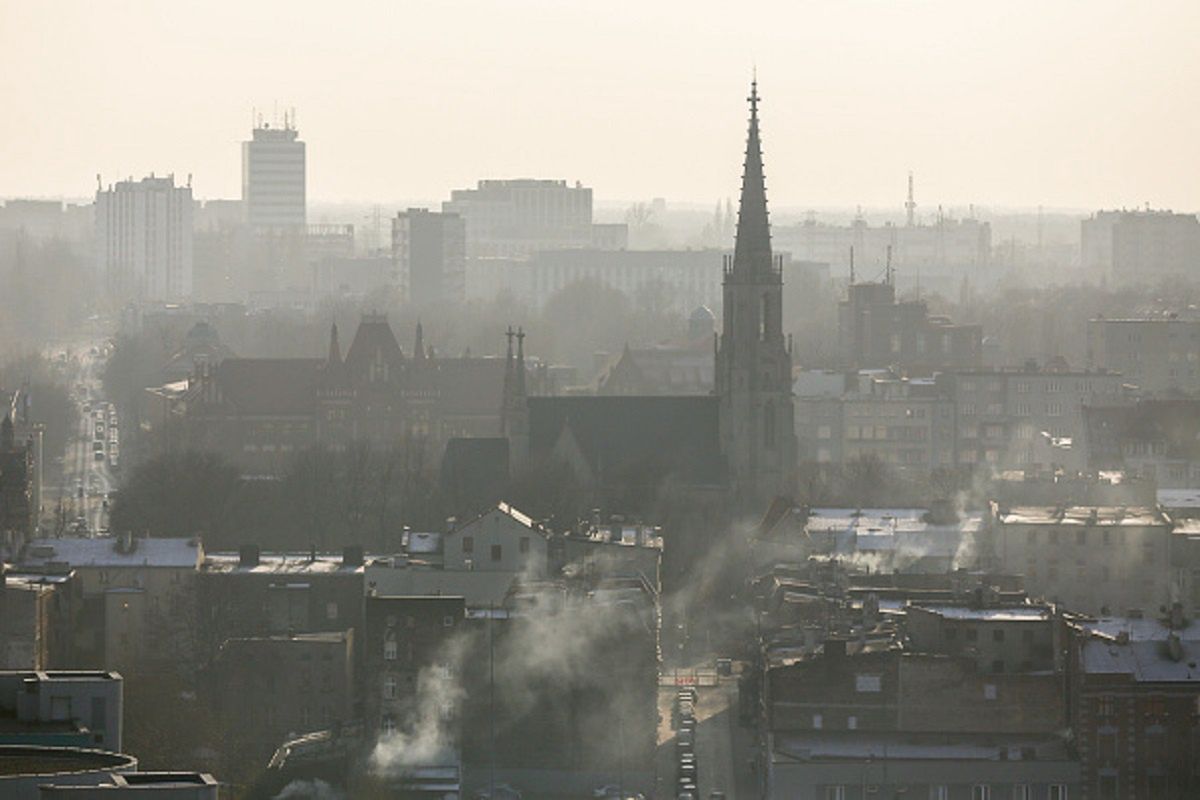 Trzy razy więcej zawałów serca przez smog. Niepokojące doniesienia naukowców
