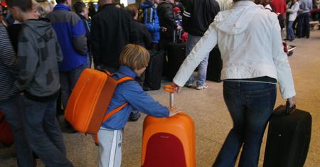 Najnowszy sondaż. Czy Polacy chcieliby wyjechać na stałe z kraju?