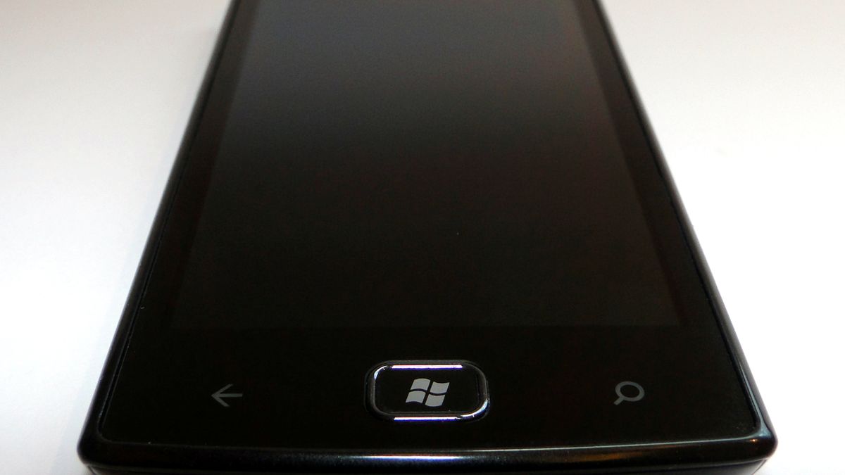 Samsung Omnia W - elegancki Windows Phone [pierwsze wrażenia i wideo] 1