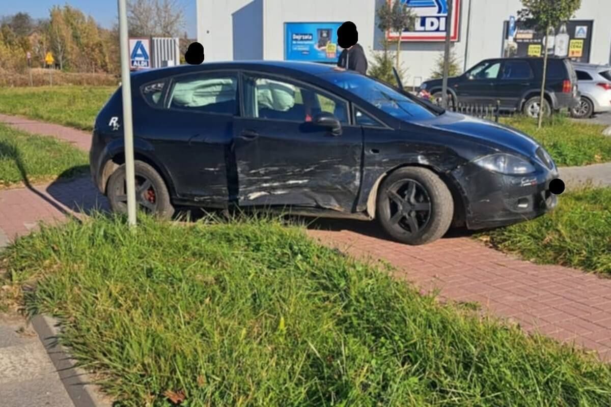 Seat uderzony w bok przez audi na ul. Głuskiej