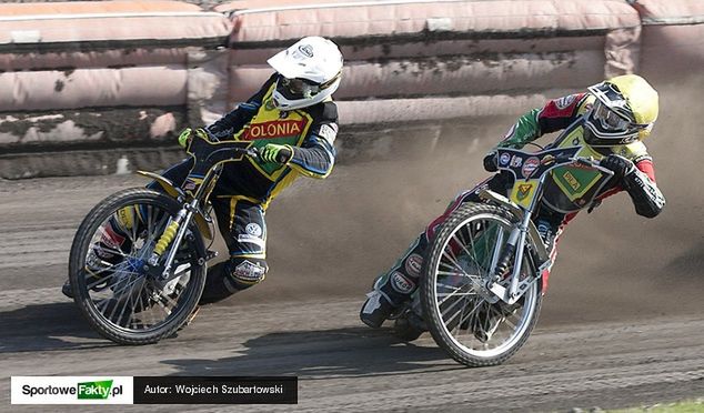 Patryk Dolny (kask biały) był w meczu z Motorem liderem Polonii