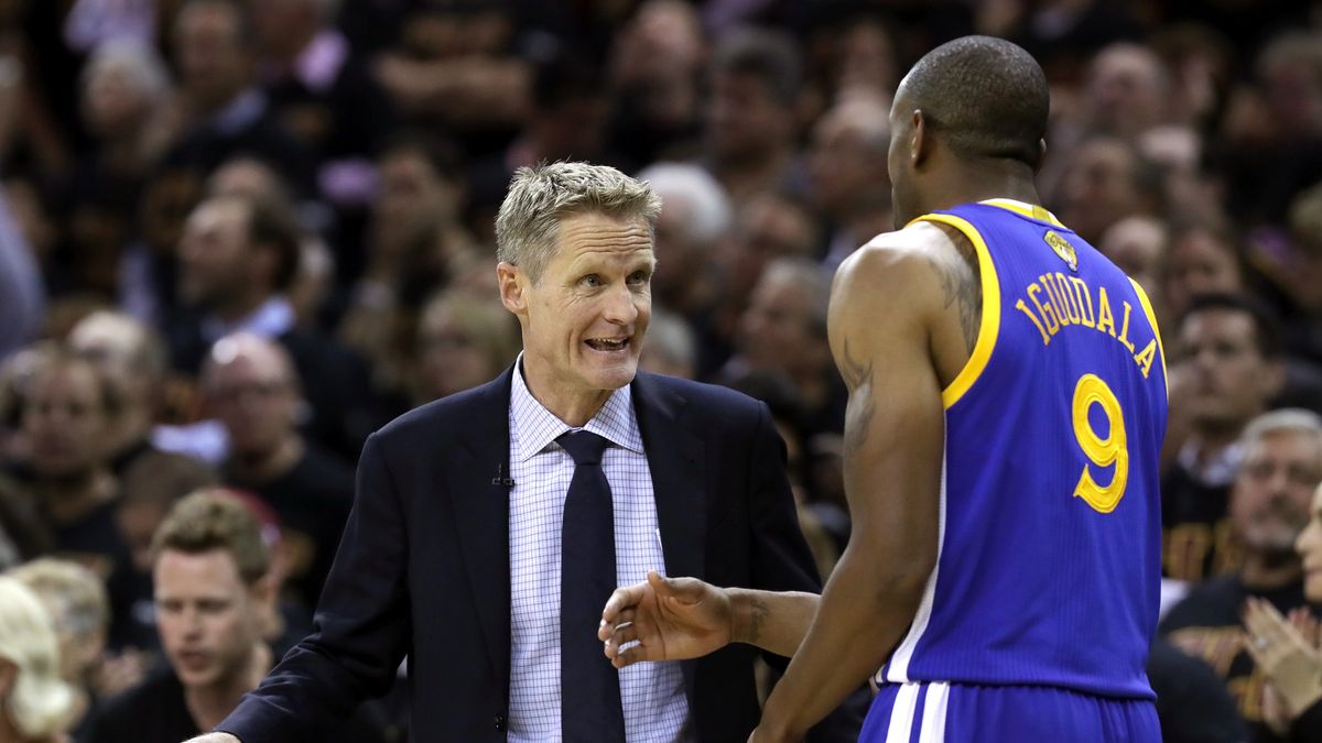 Zdjęcie okładkowe artykułu: AFP / Steve Kerr i Andre Iguodala