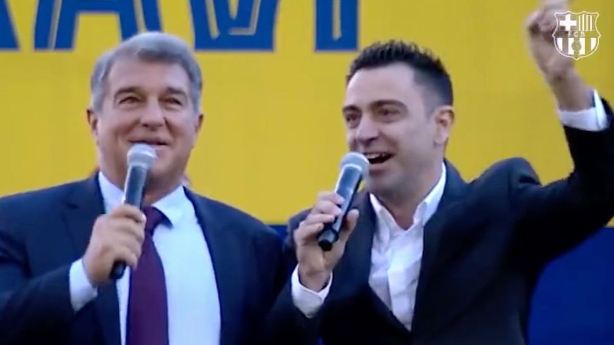 Twitter / Twitter / Na zdjęciu: prezydent Barcelony Joan Laporta (z lewej) i trener Xavi