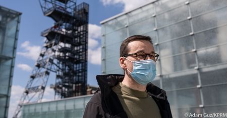 Godzina policyjna w Sylwestra i narodowa kwarantanna. Co tak naprawdę będzie nam wolno?