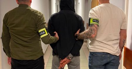 Kielce: Agresywna para odpowie za atak pałkami teleskopowymi. Kobieta była poszukiwana listem gończym