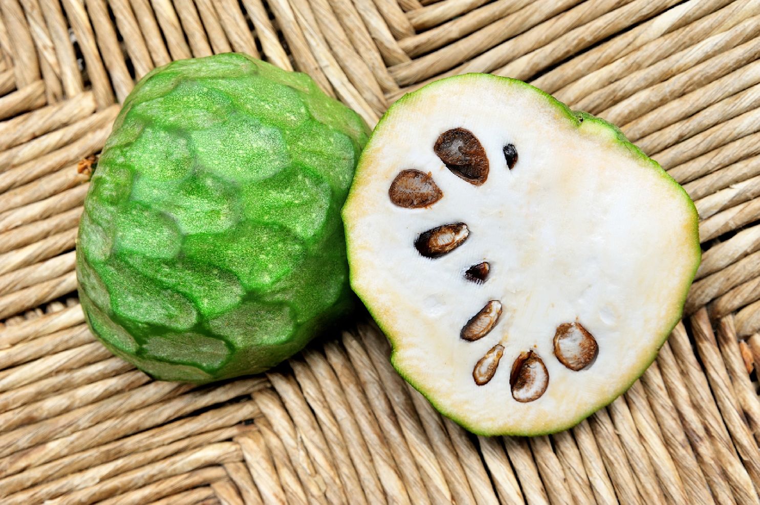 Cherimoya ( Flaszowiec peruwiański)
